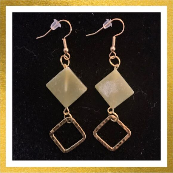 3/$20 Hand Crafted BEADED Dangle HANDMADE Jade EARRINGS - Picture 1 of 1